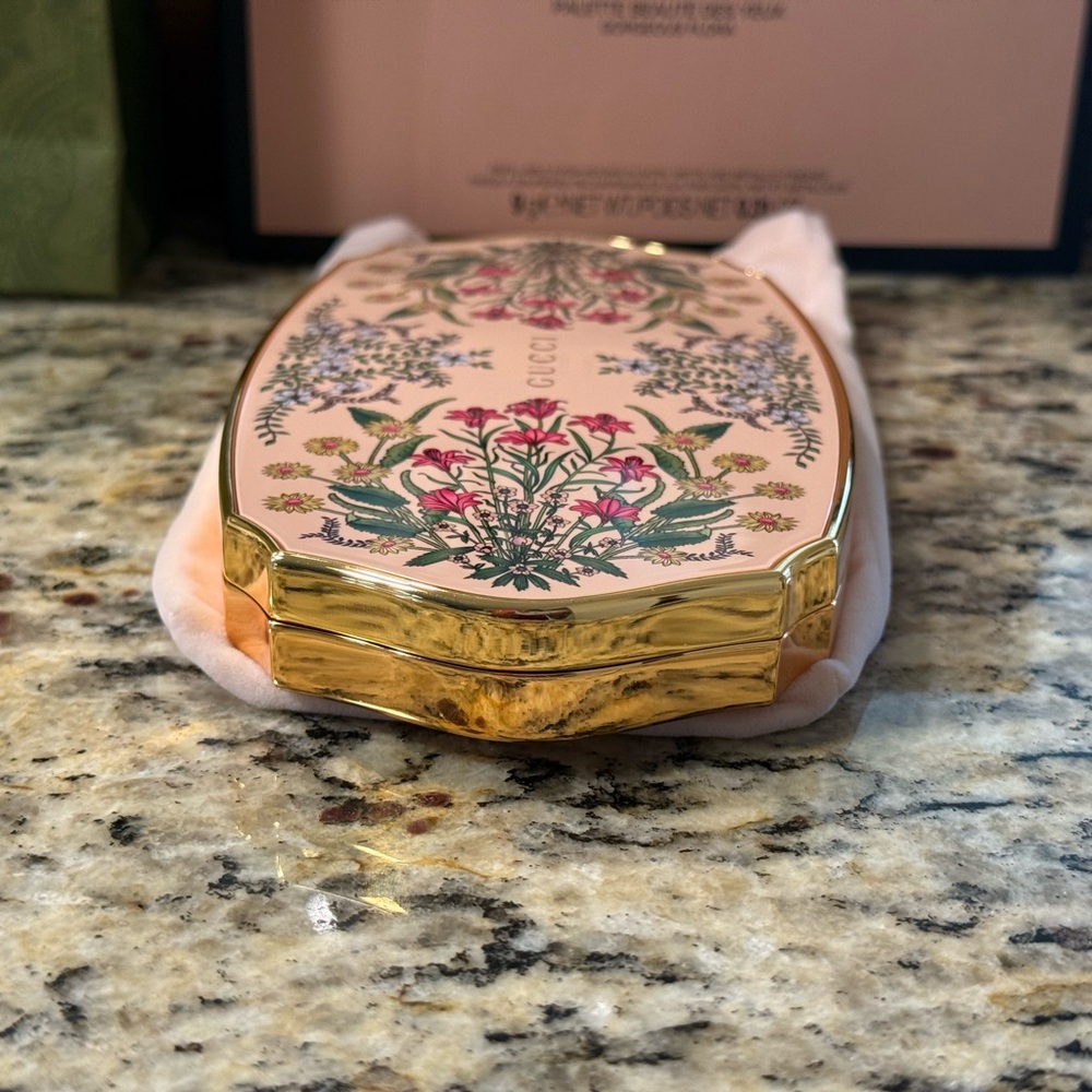 Gucci Gorgeous Flora Eye Palette - Pink and Gold - Picture 4 of 7